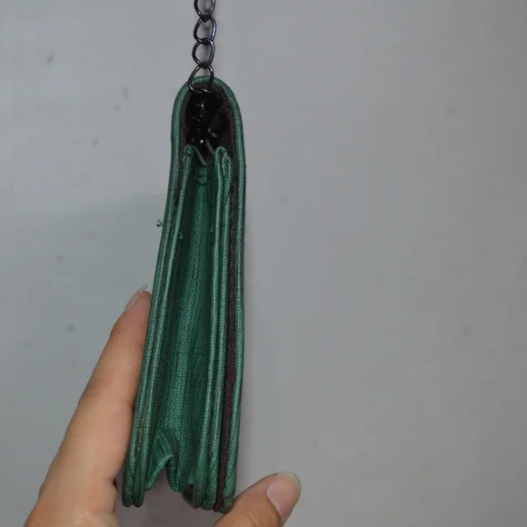 Green Sling Bag - Picture 3 of 4